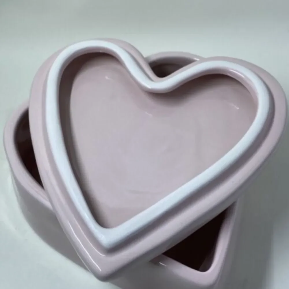 RAE Dunn HELLO PRETTY Ceramic Heart Shaped Box PINK- READ